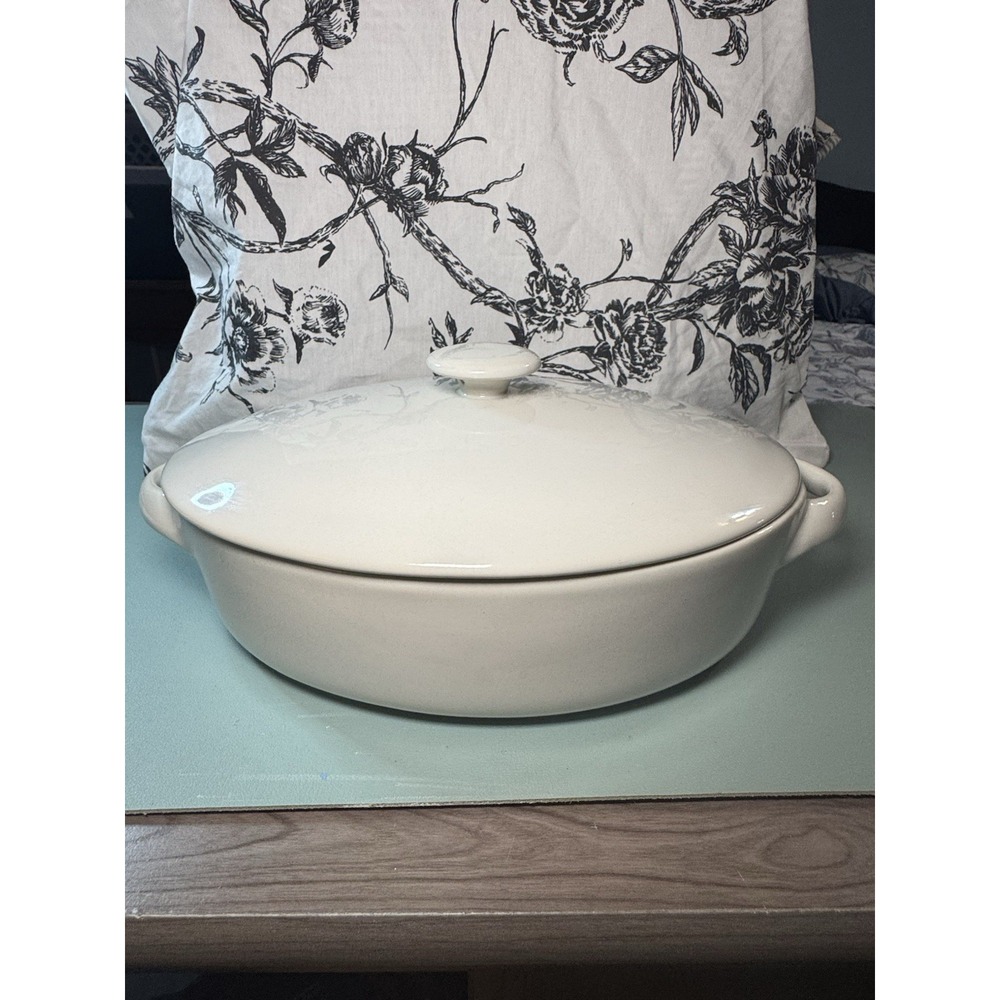 10 Strawberry Street Cream Casserole Dish with Lid & Handles Oval Glazed